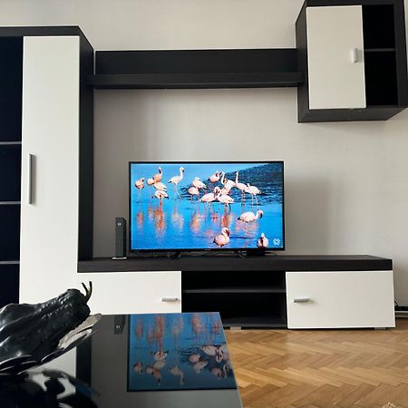 Airy & Beautiful Downtown Apartment Bucharest Exterior photo